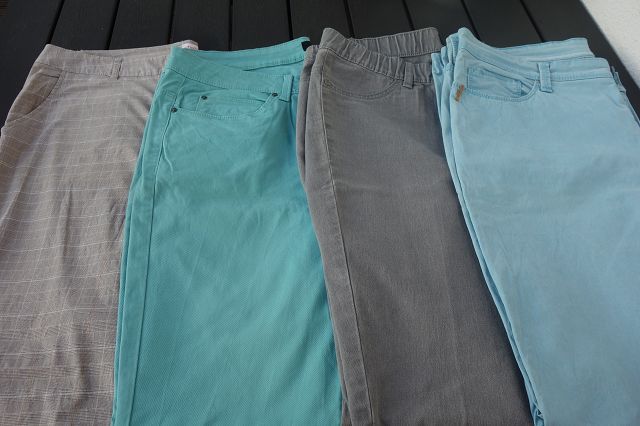 Vier Jeans Hosen Treggins Baumwolle MAC Sheego Tchibo Woman in Egelsbach