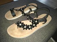 Sandalen mit Blumen schwarz Gr. 40/41 Niedersachsen - Beverstedt Vorschau