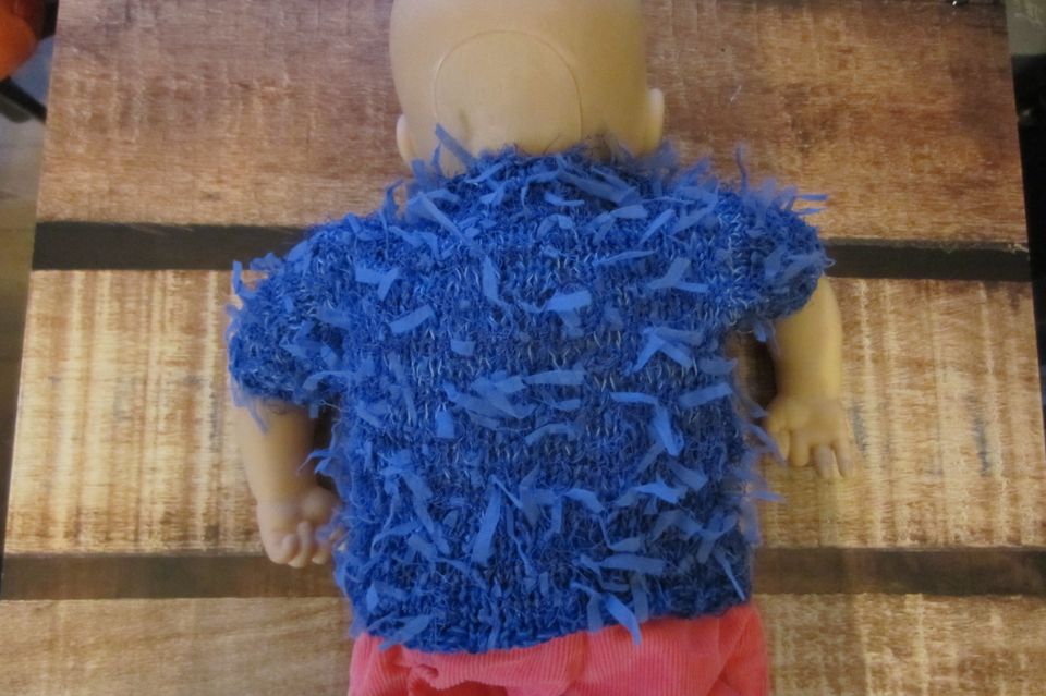 Handgesrickter Puppen Pullover in blau für 40-45cm Puppen in Berlin