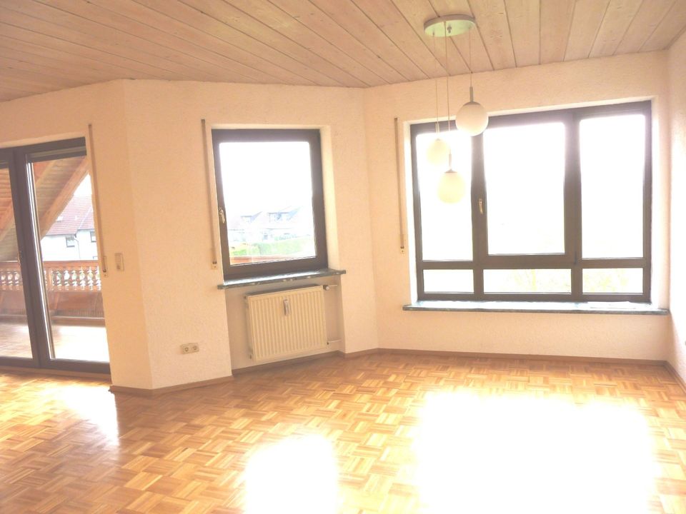 Große 4,5 Zimmer Wohnung im 1. OG mit Balkon und Gartennutzung in Gundelsheim
