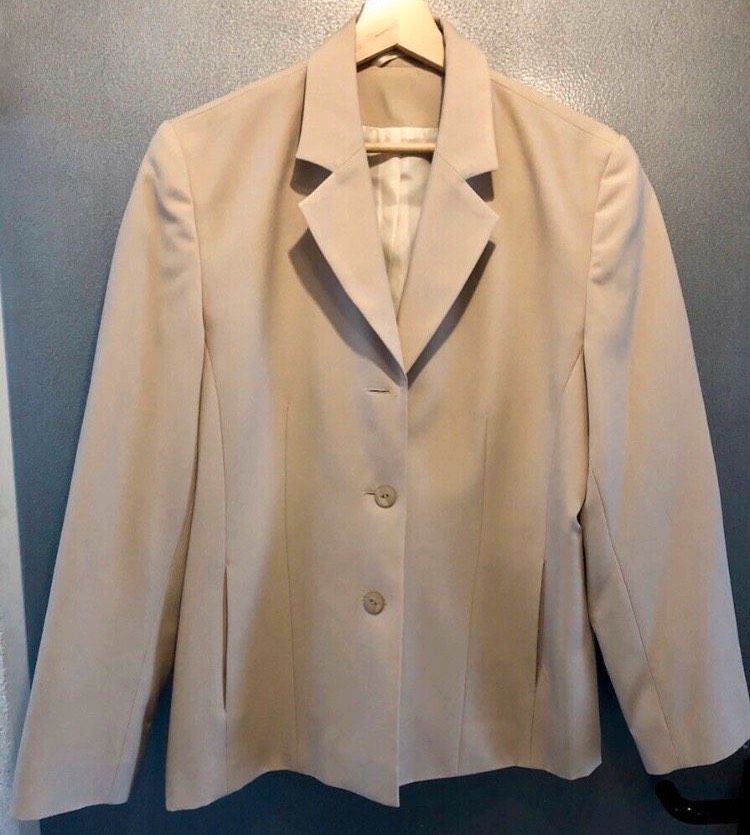 Ungetragener Damen-Blazer in Weiherhammer