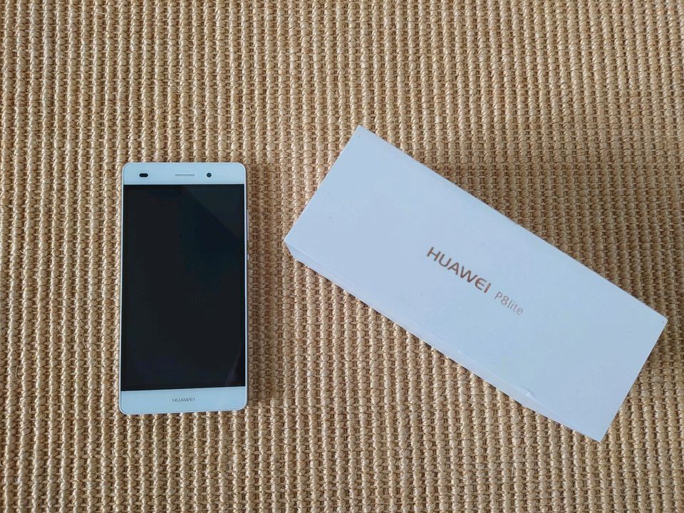 Huawei P8 lite - Top-Zustand, aber Akku defekt in Filderstadt
