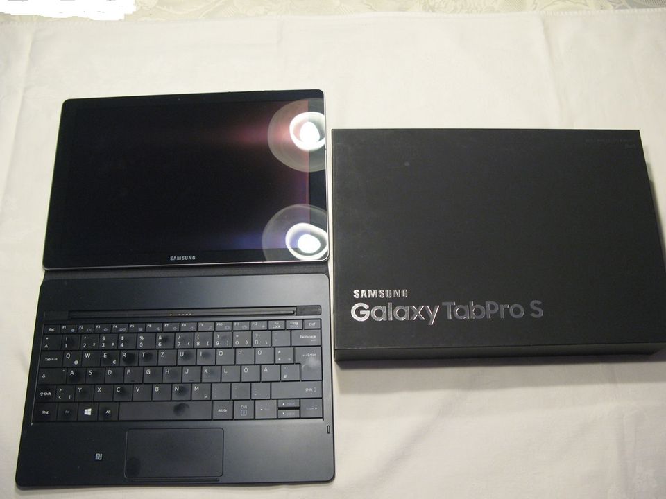 2in1 12 Zoll Tablet-PC Samsung Galaxy Tab Pro S SM-W703 mit WiFi in Cottbus