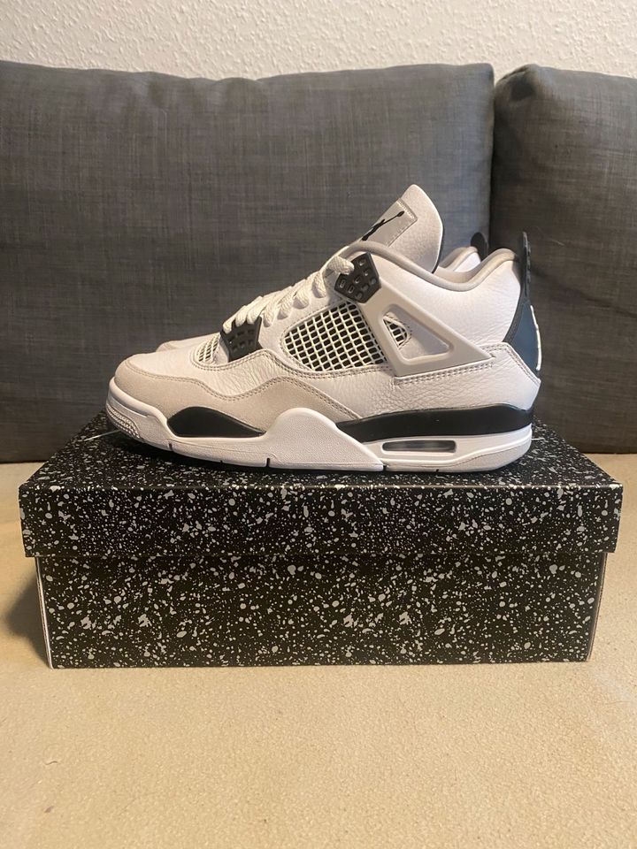 Jordan 4 Retro Military Black US 7.5 EUR 40.5 in Berlin