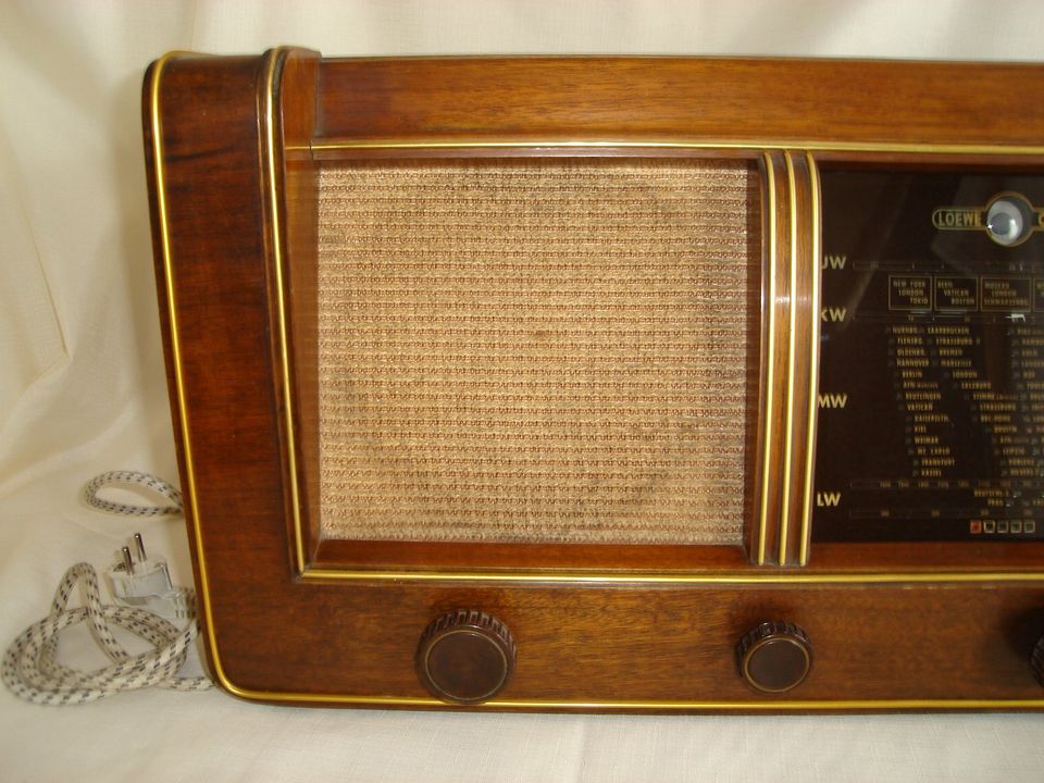 Altes Radio Röhrenradio LOEWE-OPTA Atlanta Funktionsfähig. in Erftstadt