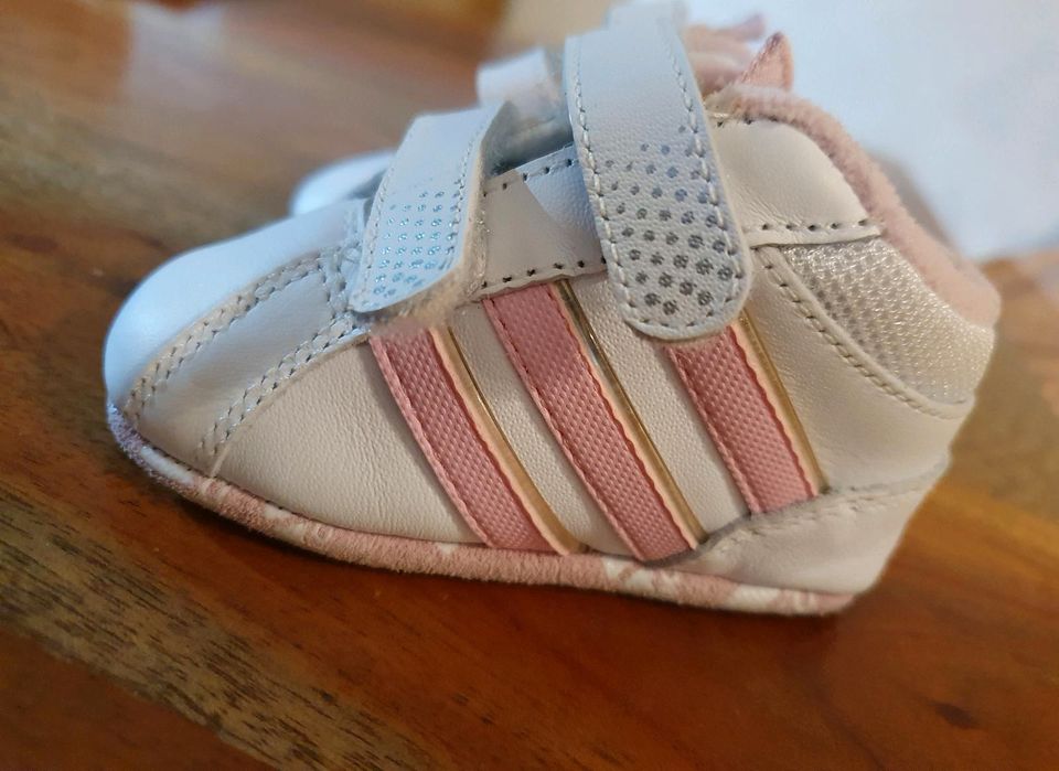 Babyschuhe Adidas - Größe 17 in Sachsen - Schkeuditz | eBay Kleinanzeigen  ist jetzt Kleinanzeigen