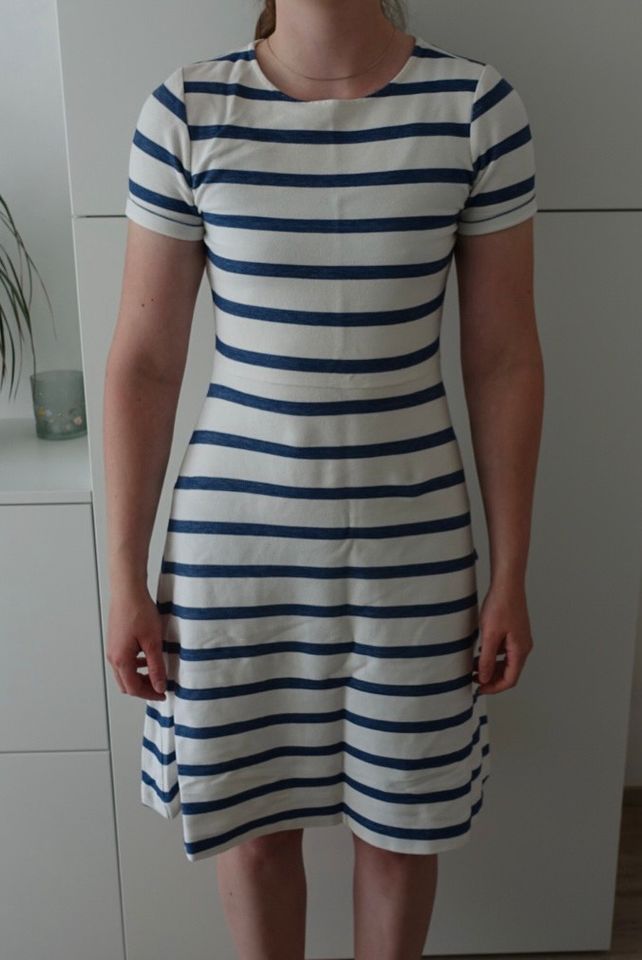 Kleid G. XS in Kassel