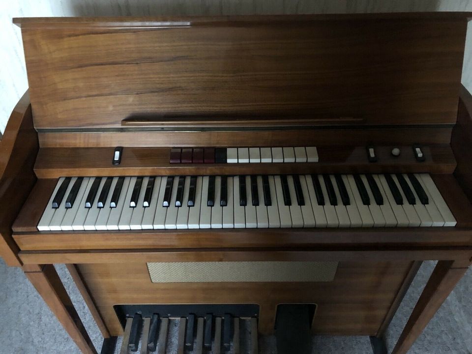 Altes Harmonium/Heimorgel, Fabr. FARFISA, Nussbaum Hochglanz in Kelsterbach