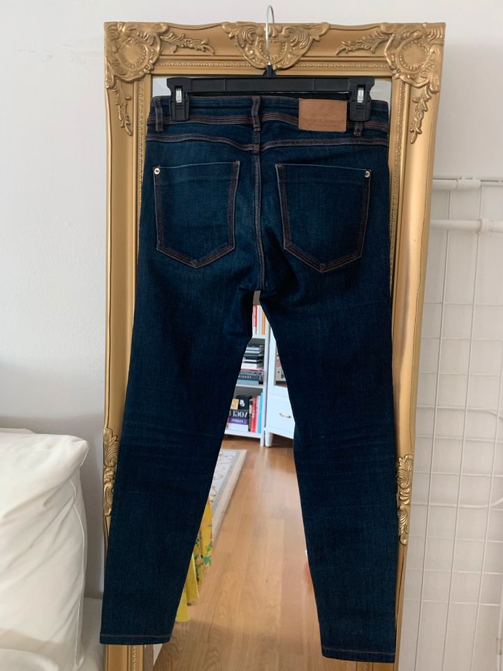 ZARA Röhre Jeans,slim/fit,Gr.36/S,Stretch,dunkel blau in München