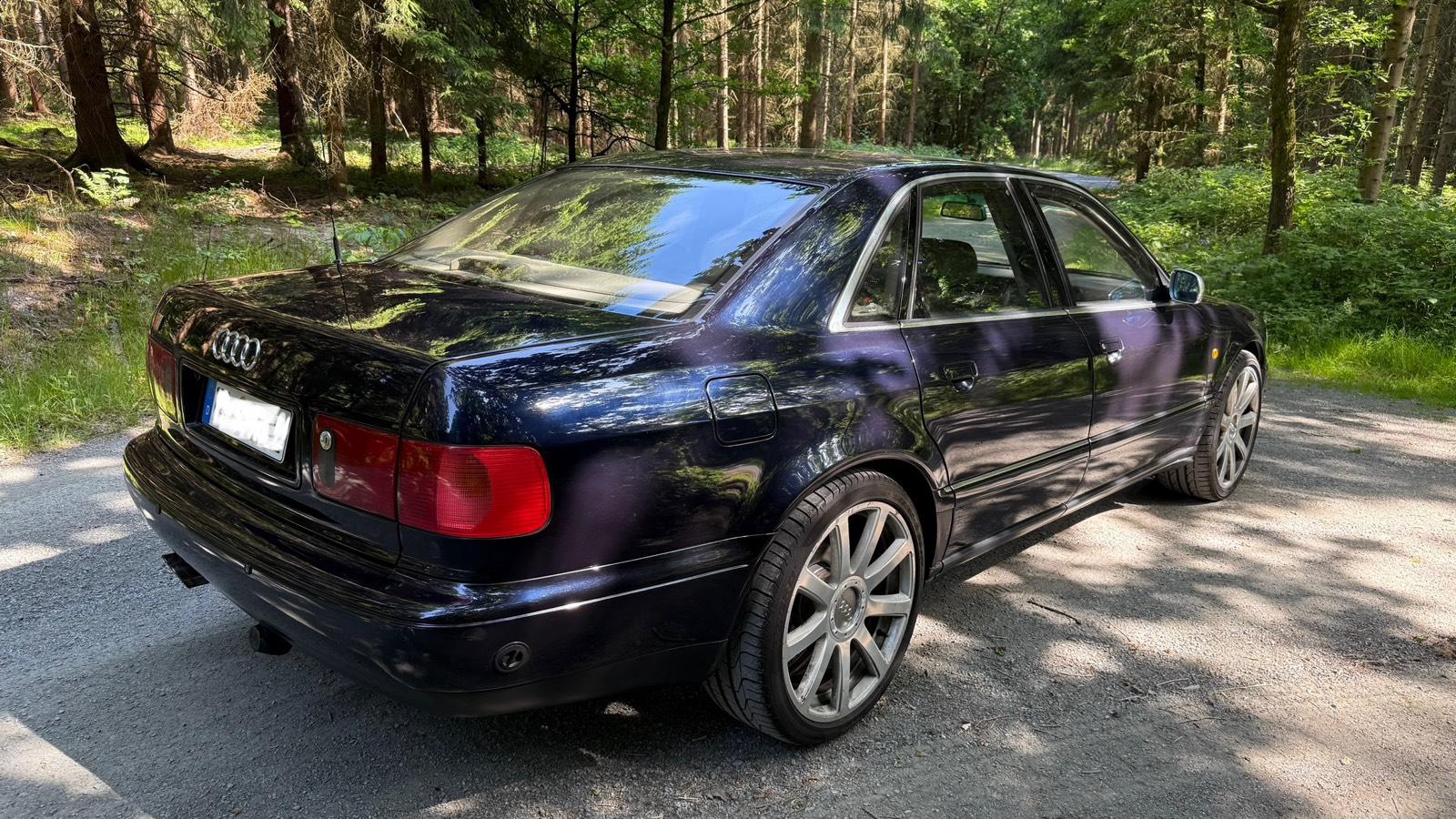 Abbildung des Autos Audi S8 D2 4.2 Quattro (…