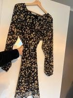 Reserved Blumen Kleid mit Gürtel / Sonnenblumen / S/36 Sachsen - Zwenkau Vorschau