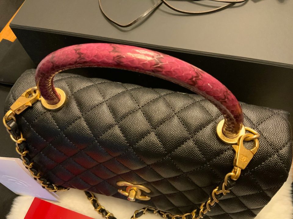 Original CHANEL Coco Handle Medium in Caviar Skin Ausführung in Köln