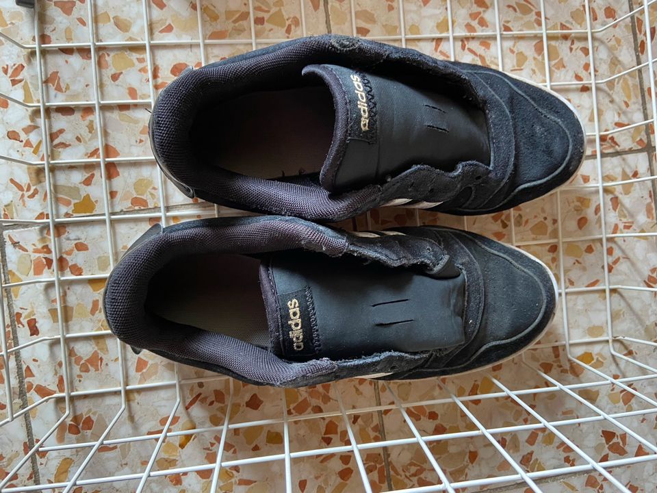 Adidas Schuhe zu verschenken in Polling Kr Mühldorf a Inn
