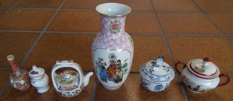 Mehrteilige Asia -/ China - Sammlung (Vasen, Krüge, etc.) in Langgöns