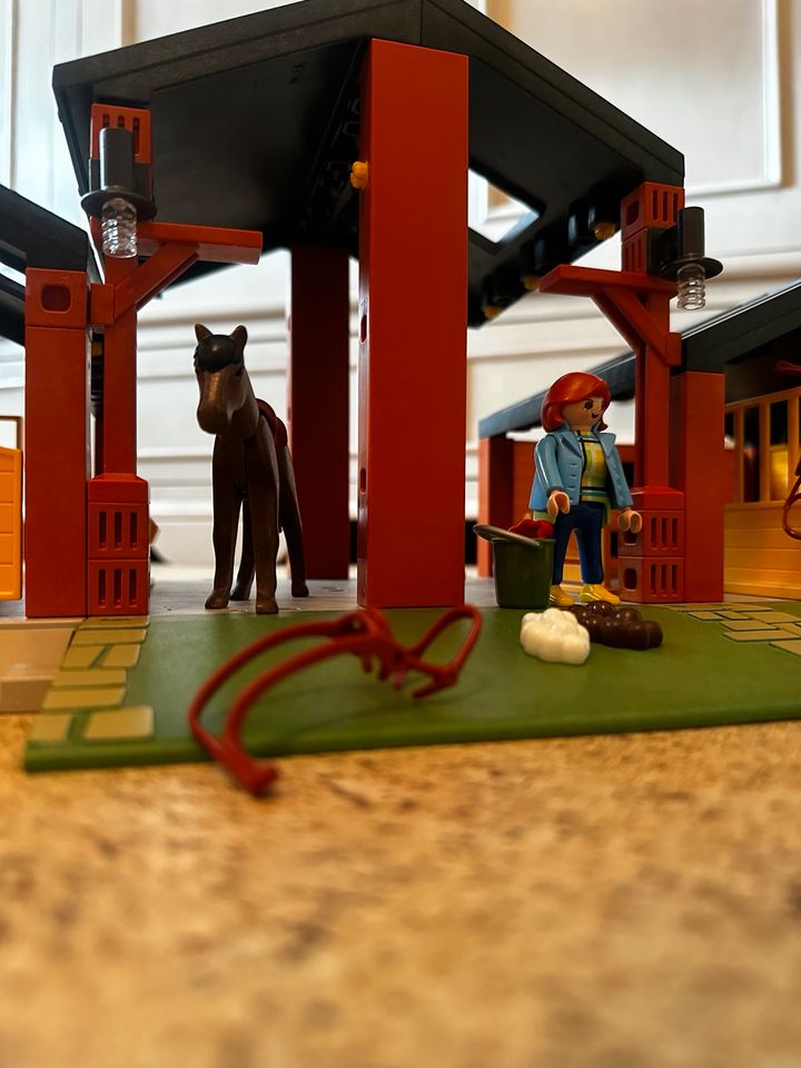 Playmobil Bauernhof mit viel Zubehör in Grevenbroich