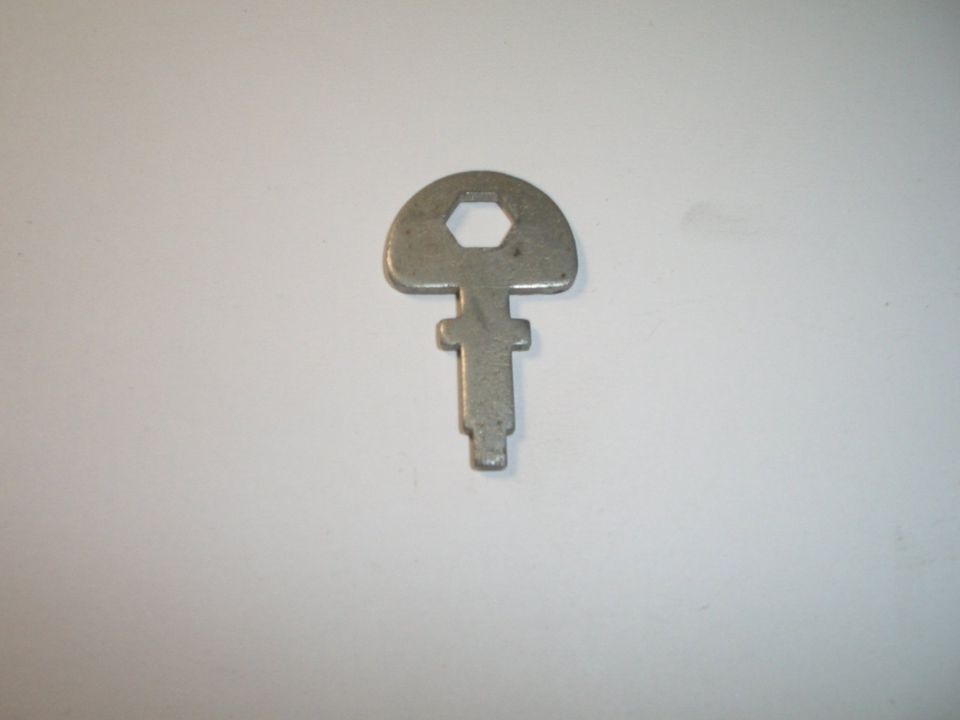 Bosch Zündschlüssel für Trommelscheinwerfer ES150 R11,R2,R4 in Gerolzhofen