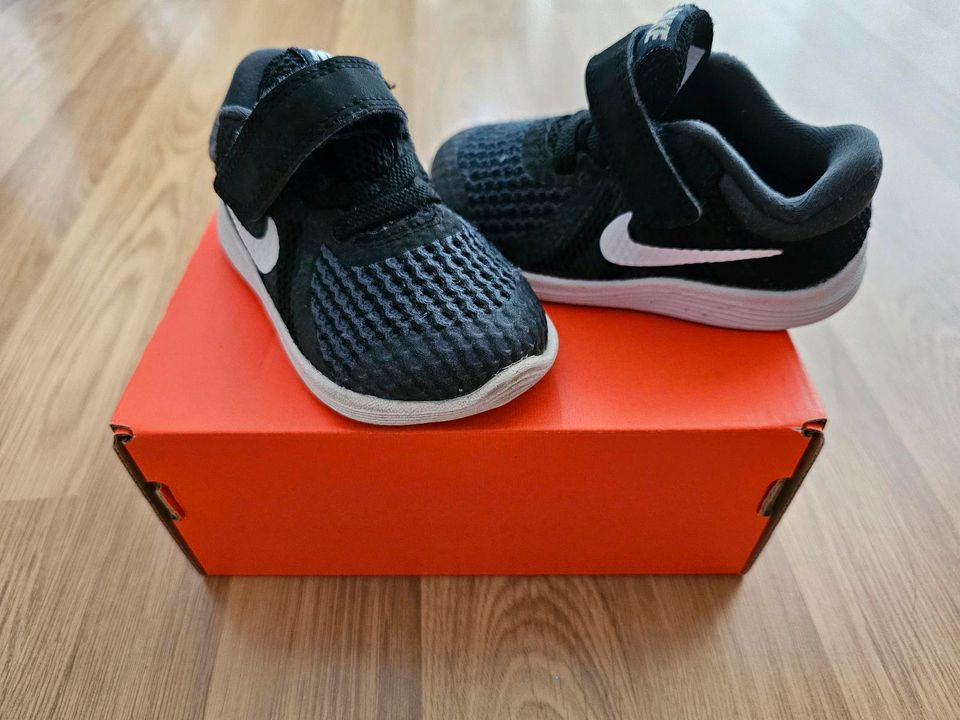 Baby Nike Revolution 4 Sneaker Sportschuhe schwarz Gr. 21 in München -  Allach-Untermenzing | Gebrauchte Kinderschuhe Größe 21 kaufen | eBay  Kleinanzeigen ist jetzt Kleinanzeigen