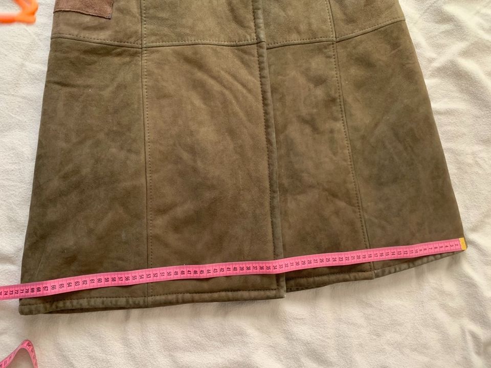 Leder Velourleder Mantel Olive Grün XS S gefüttert 70er Vintage in Cottbus