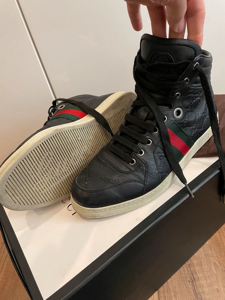 Gucci gr 43 top Zustand in Kempen