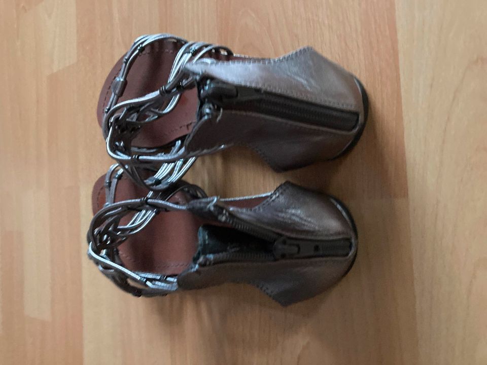 Sandalen mit Reißverschluss von Graceland (Größe 38) in Hamburg