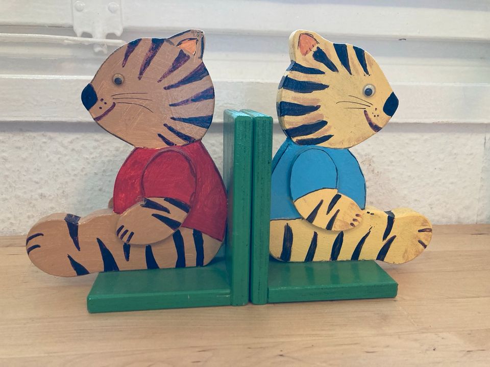 2 x Buchstütze Holz Katze Tiger in Berlin