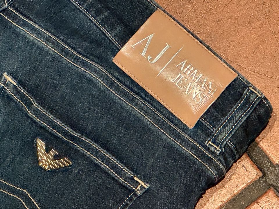 Blaue Armani-Jeans, sehr gut erhalten, Größe 29 in München
