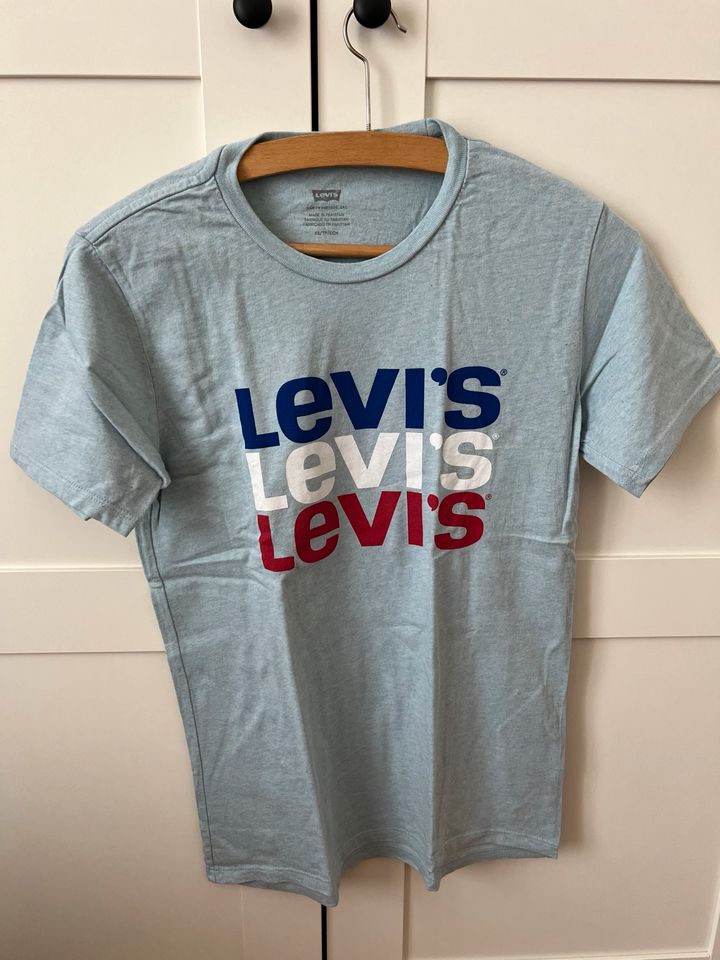 4 Levi’s T-Shirts Gr. XS / schwarz, dunkelblau, hellblau/ Herren in Alzenau