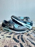 Nike Air Max 90 Leicht Bimsstein Rauch Grau, Größe 42,5 Berlin - Hohenschönhausen Vorschau