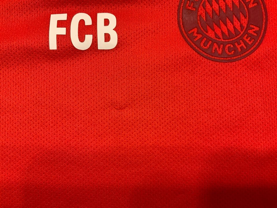 FCB Trainingsshirt, Größe 140, Neuwertig in Ammerthal