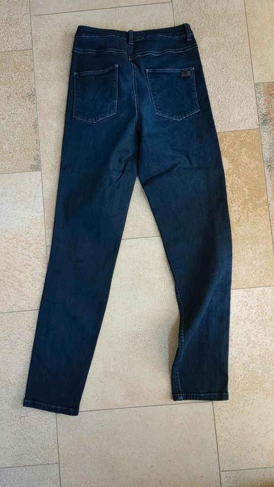 Jeans blau Madeleine Gr. 38 in Markt Schwaben