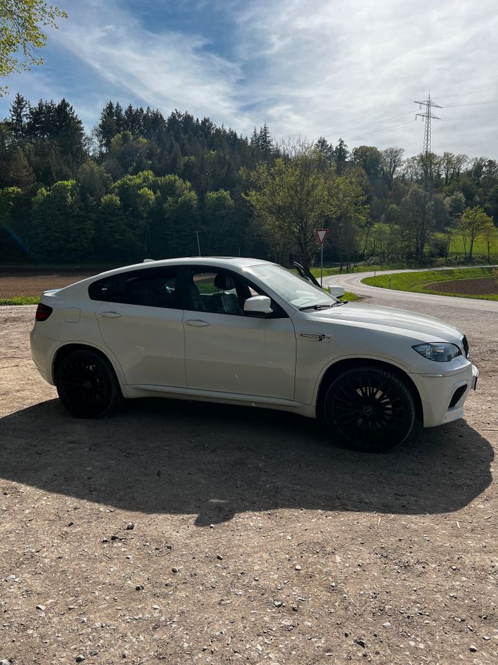 BMW X6 M Baureihe X6 M /Head Up /LED/Leder/Glasdach in Kämpfelbach