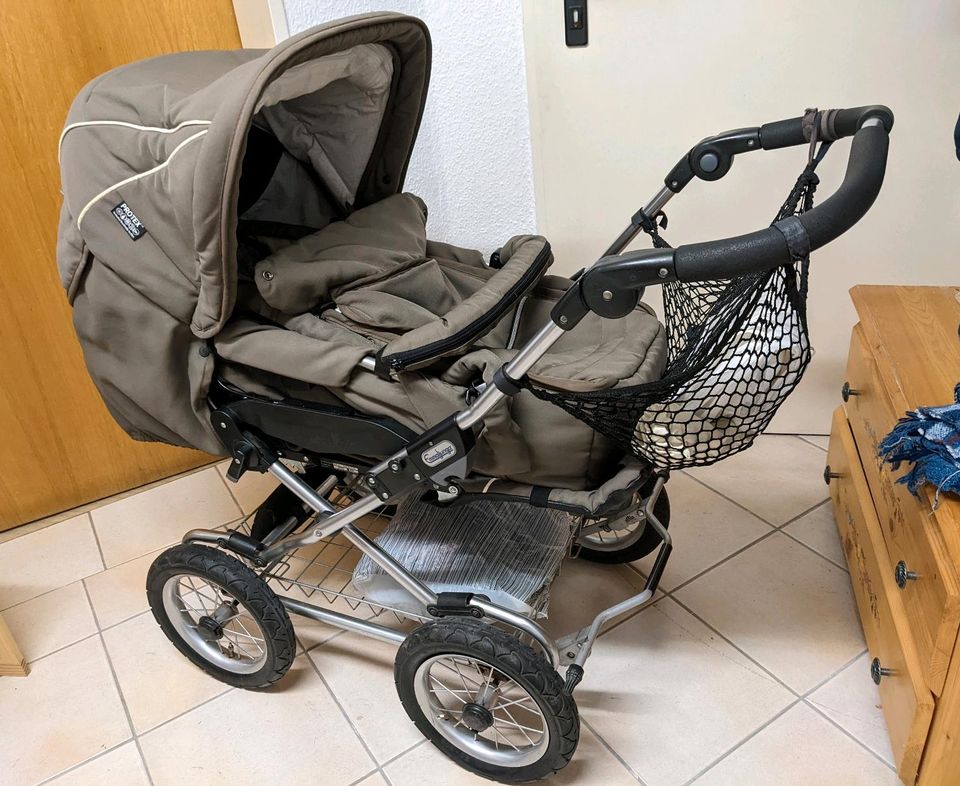 Emmaljunga Kinderwagen City Cross grün mit Zubehör