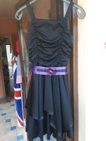 Schönes (festliches) Kleid, schwarz mit lila Gürtel Gr 152 Bayern - Weidenberg Vorschau