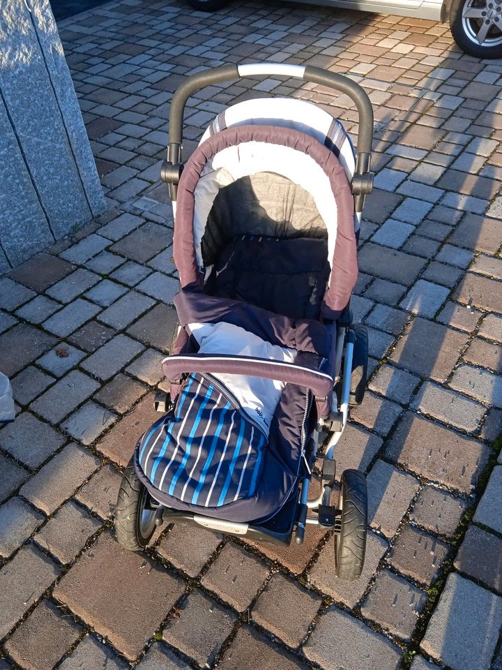 Kinderwagen Luftbereifung in dunkelblau und weiß von Babywelt in Steinach Baden