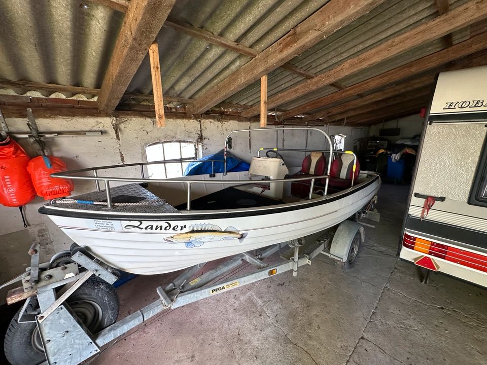 Angelboot mit 5Ps Yamaha Außenbordmotor und Pega Trailer in Südbrookmerland