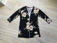 Schwarze Strickjacke mit großen Blüten drauf, Gr. 140 Bayern - Röttenbach (bei Erlangen) Vorschau