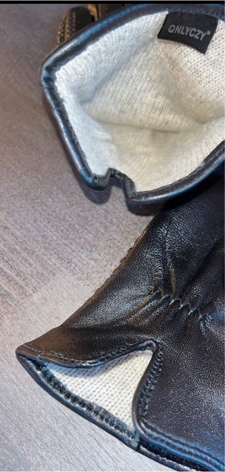 Schicke Damenhandschuhe in Lederoptik, Größe M in Brake (Unterweser)