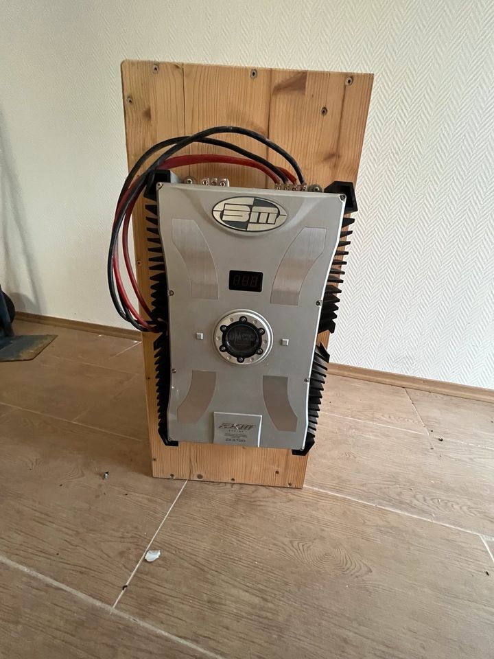 Bass Box mit Verstärker in Appenweier