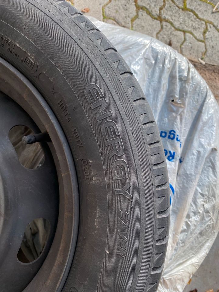 Sommerreifen auf Stahlfelgen Michelin Energy Saver 195/65 R15 91T in Gerbrunn