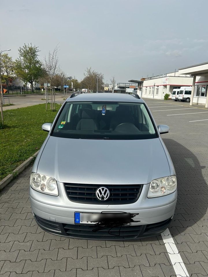 VW Touran Trendline 1.6 FSI in Freiburg im Breisgau