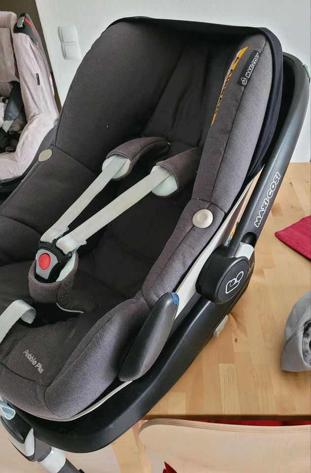 Maxi - Cosi Babyschale, Kindersitz und Isofix - Stadion in Rosenfeld