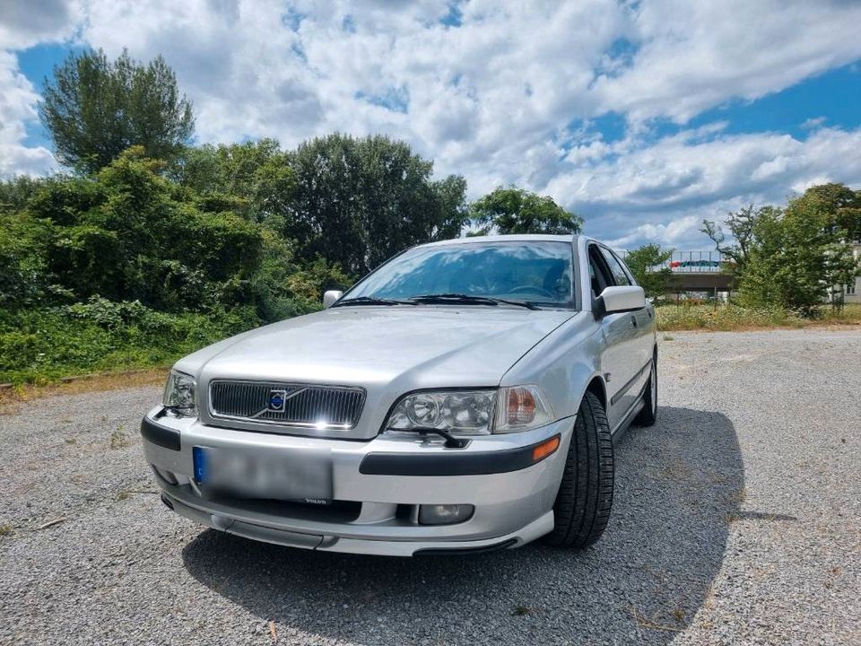 Volvo V40 Sportedition (selten) / Klima, Sitzheizung, Schiebedach in Wiesbaden