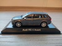 Audi RS4 Avant B7 in Maßstab 1:43 grau Minichamps RAR Selten Sachsen-Anhalt - Leuna Vorschau