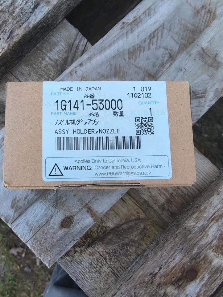 Kubota Düsenstock / Injector Einspritzdüse OC 95 Motor  1G141 in Werda