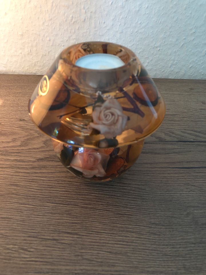 Teelicht Halter mit eingelassen Rosen ❤️aus Glas, top Zustand in Norderstedt