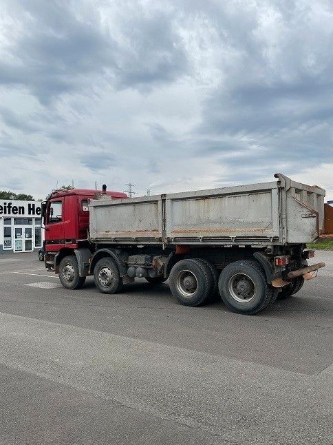 Mercedes-Benz Actros 4043,8X4,Dreiseitenkipper, Blattfederung in Hamburg