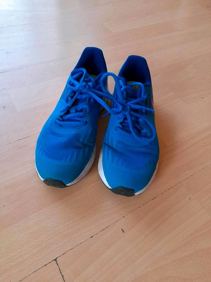 Nike Schuhe Gr 35 in Bergfelde