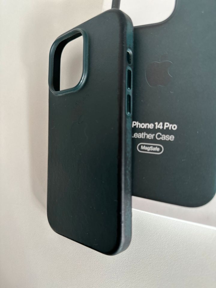 iPhone 14 Pro Leather Case in Braunschweig