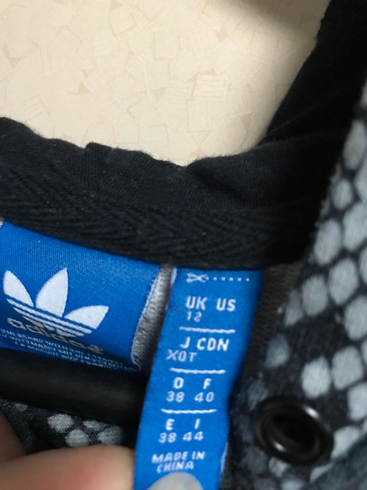 Adidas Pullover Schlangenmuster in Nordrhein-Westfalen - Hövelhof | eBay  Kleinanzeigen ist jetzt Kleinanzeigen