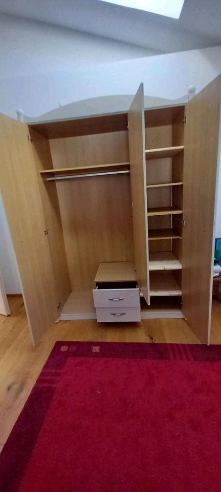 Kleiderschrank weiß Jugendzimmer in Seeheim-Jugenheim